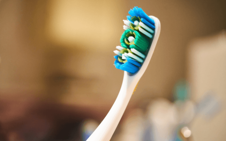 Elektrická zubná kefka ponúka efektívnejšie čistenie zubov. Ako si vybrať tú správnu?