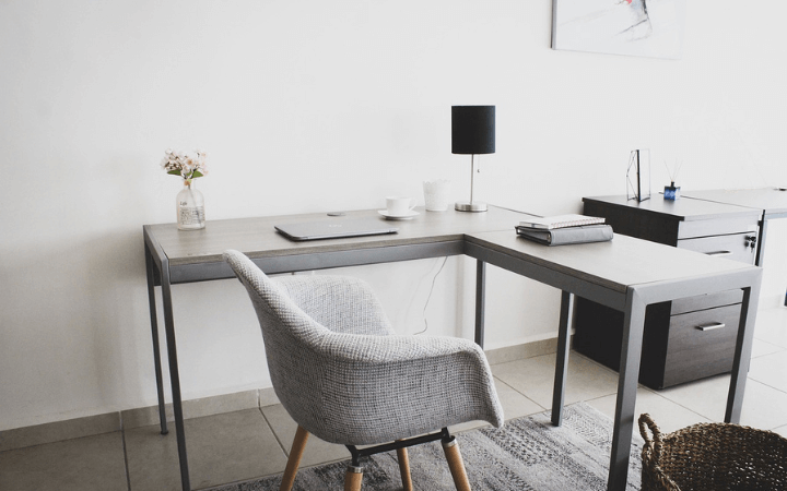 Kontajner k písaciemu stolu – úložný priestor pre všetko potrebné
